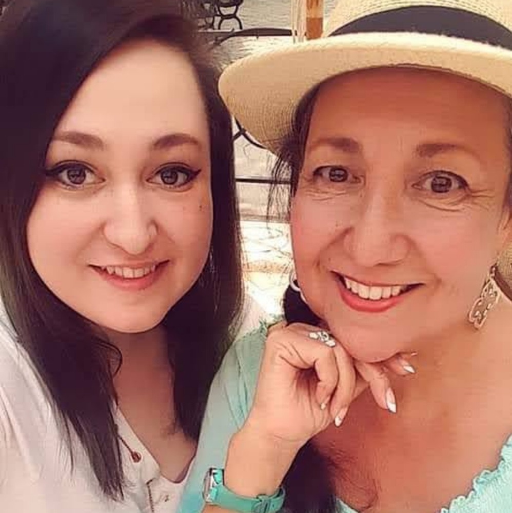 Meet your Poshers, Danielle & Momma Yvone